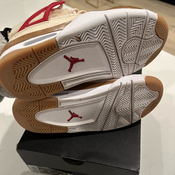 Retro Jordan 4 - Picture 4 of 4